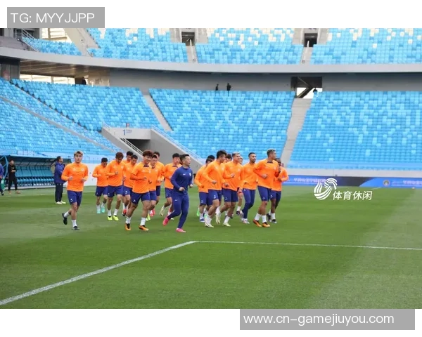 山东泰山队在武汉体育中心进行赛前踩场训练为即将到来的比赛做好准备